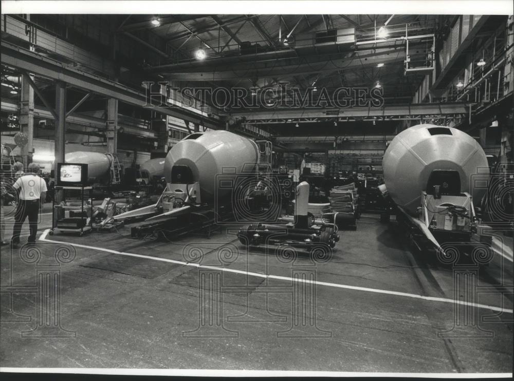 1989 Press Photo Rexworks, Inc. plant interior, Oklahoma Ave., Milwaukee - Historic Images