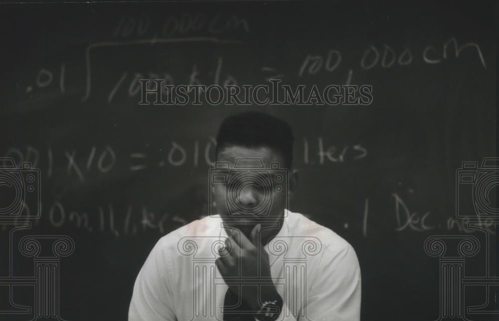 1988 Press Photo Cagney Scott, teacher at Riverside University High School, Wis. - Historic Images