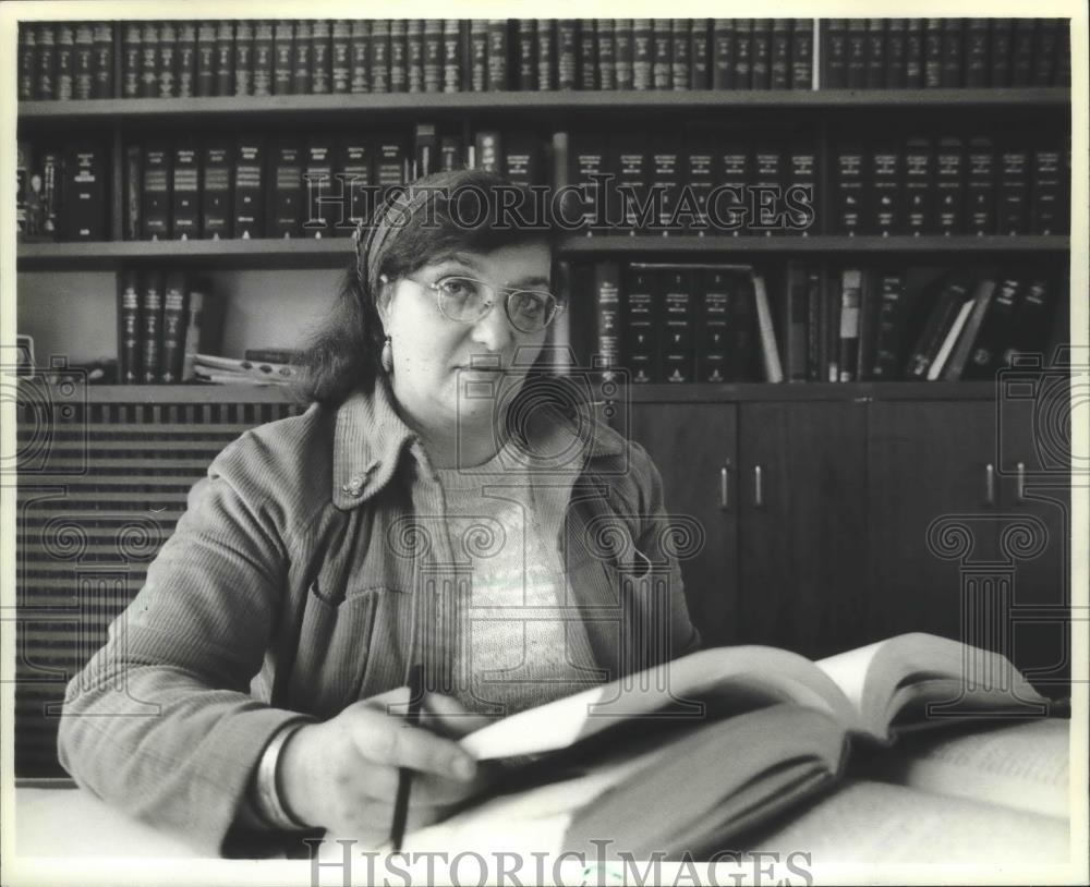 1983 Press Photo Zoologist Marion Namenwirth, University of Wisconsin-Madison - Historic Images