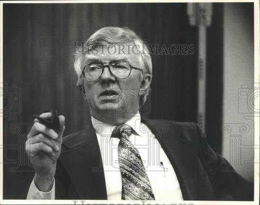 1980 Press Photo John R. Moses, Secretary of the Department of Veterans Affairs - Historic Images