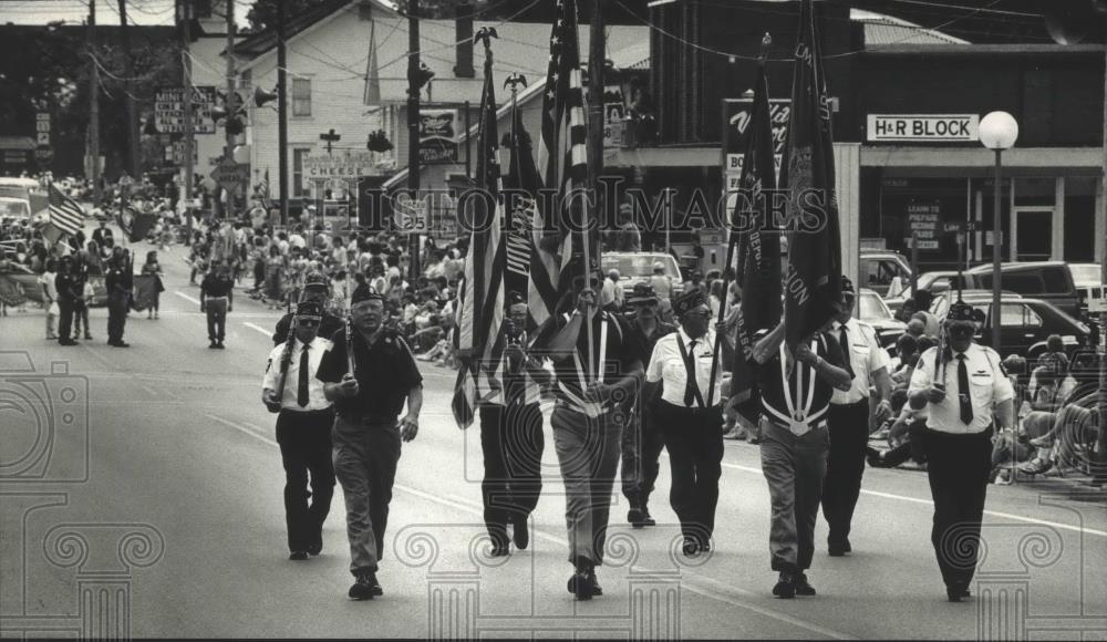 1989 Press Photo War veterans march down Main Street, Mukwonago, Wisconsin - Historic Images