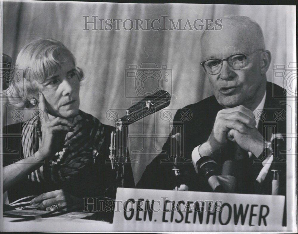 1964 Press Photo Clare Luce Steals Show From Eisenhower - RRV52285 - Historic Images