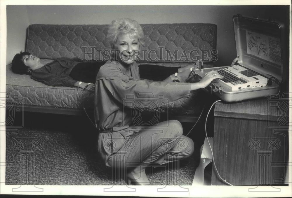 1985 Press Photo Fitness expert Judith Moser with unidentified lady - mjb74633 - Historic Images