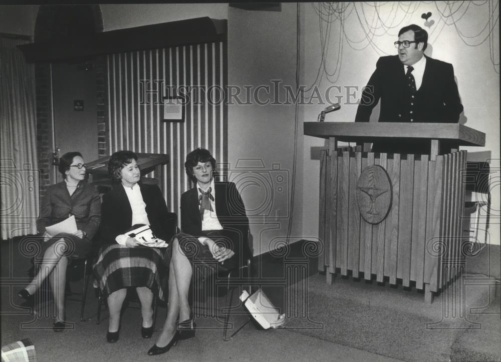 1982 Press Photo Panel Members of Waukesha County Board Supervisor - mjb74663 - Historic Images