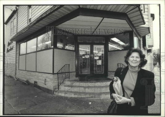 1993 Press Photo Catherine Murray, author planning book of history and food. - Historic Images