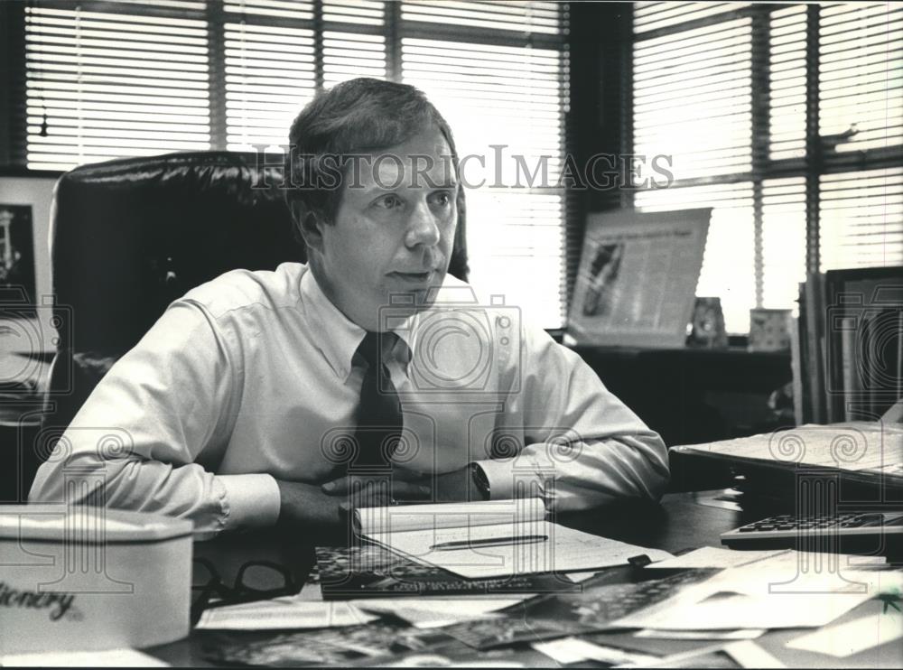 1986 Press Photo William H. (Bill) Kelly, president, Goelitz Confectionary Co - Historic Images