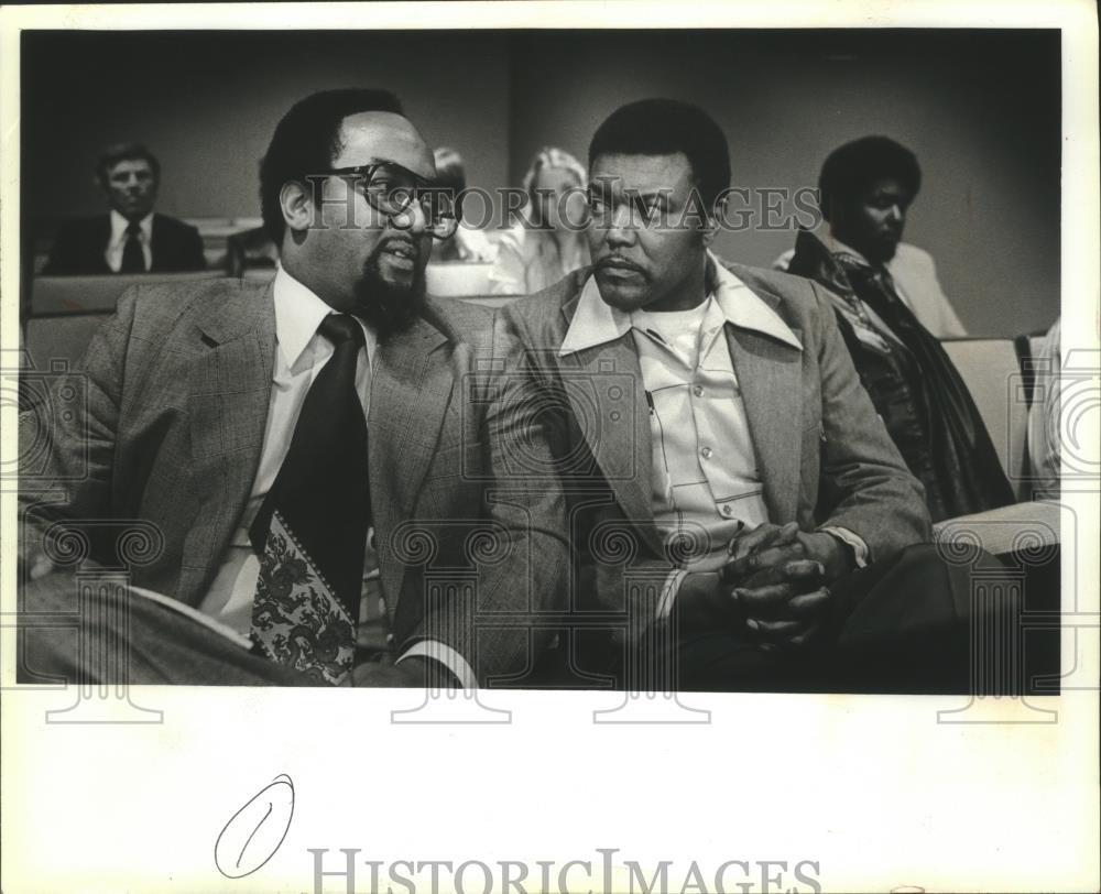 Press Photo Bobby Johnson (right) and lawyer, Glenn Carr, at inquest about son. - Historic Images