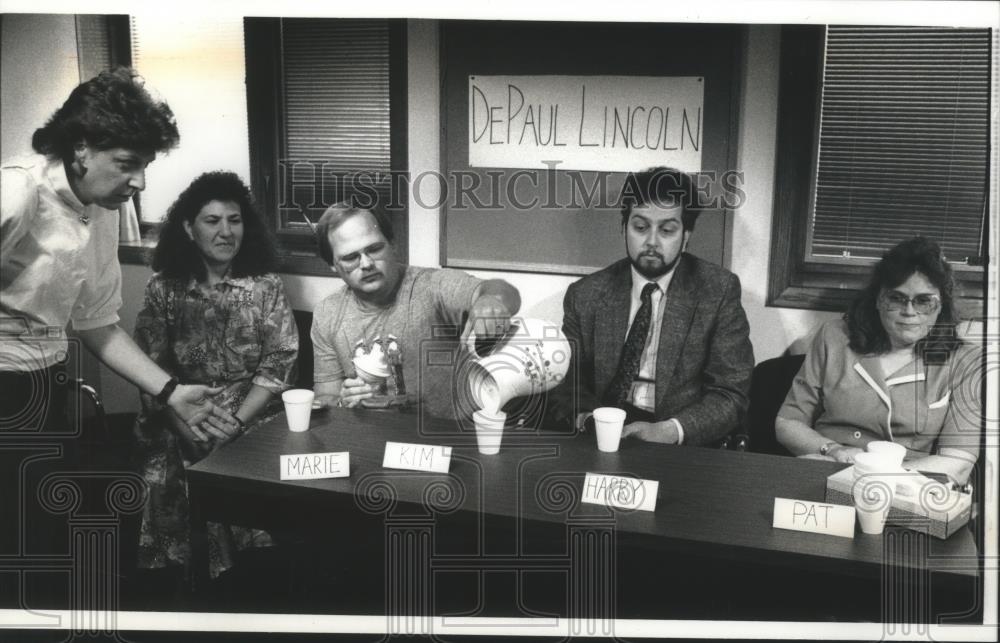 1990 Press Photo Susan Janowski (left) of Mothers Against Drunk Driving &amp; others - Historic Images