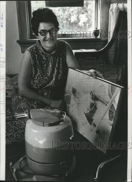 1977 Press Photo Violette Jahnke, Wisconsin Artist - mjb75939 - Historic Images