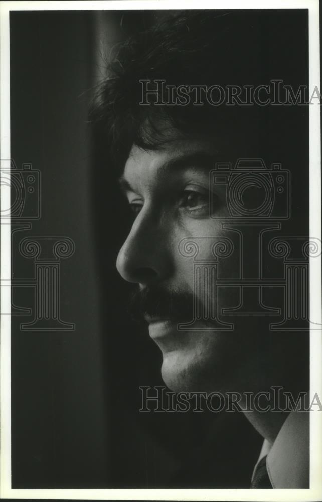 1993 Press Photo Mark Janiuk, Racine County Corporation Counsel, Wisconsin - Historic Images