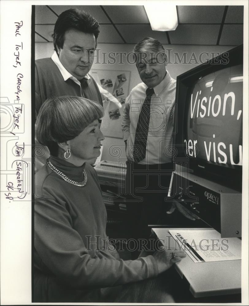 1992 Press Photo Paul &amp; Carolyn Tojek, James Sheahan, J&amp;S Electronics, Wisconsin - Historic Images