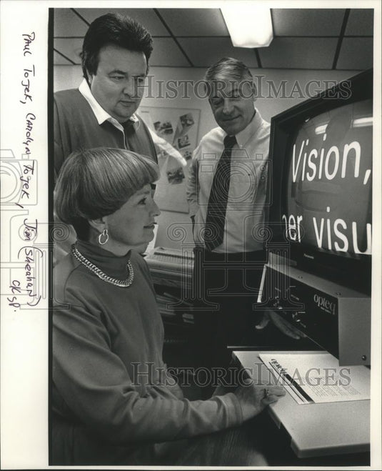 1992 Press Photo Paul & Carolyn Tojek, James Sheahan, J&S Electronics, Wisconsin - Historic Images