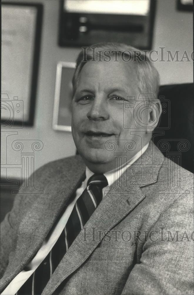 1991 Press Photo Pediatrician Kenneth Johnson, Wisconsin - mjb76119 - Historic Images