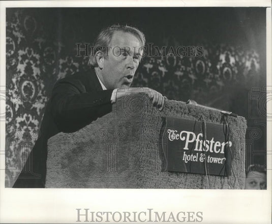 1976 Press Photo Henry M. Jackson gives speech at Pfister Hotel, Milwaukee - Historic Images