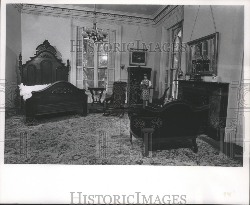 1984 Press Photo Bedroom set in the Lincoln Tallman house Jamesville Wisconsin - Historic Images