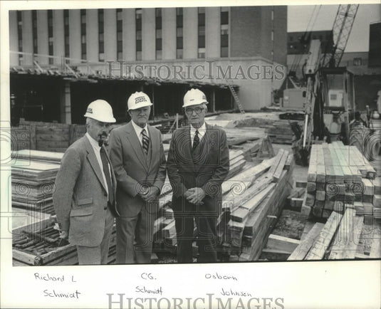 1983 Press Photo Three top executives of the C.G. Schmidt Incorporated on site. - Historic Images