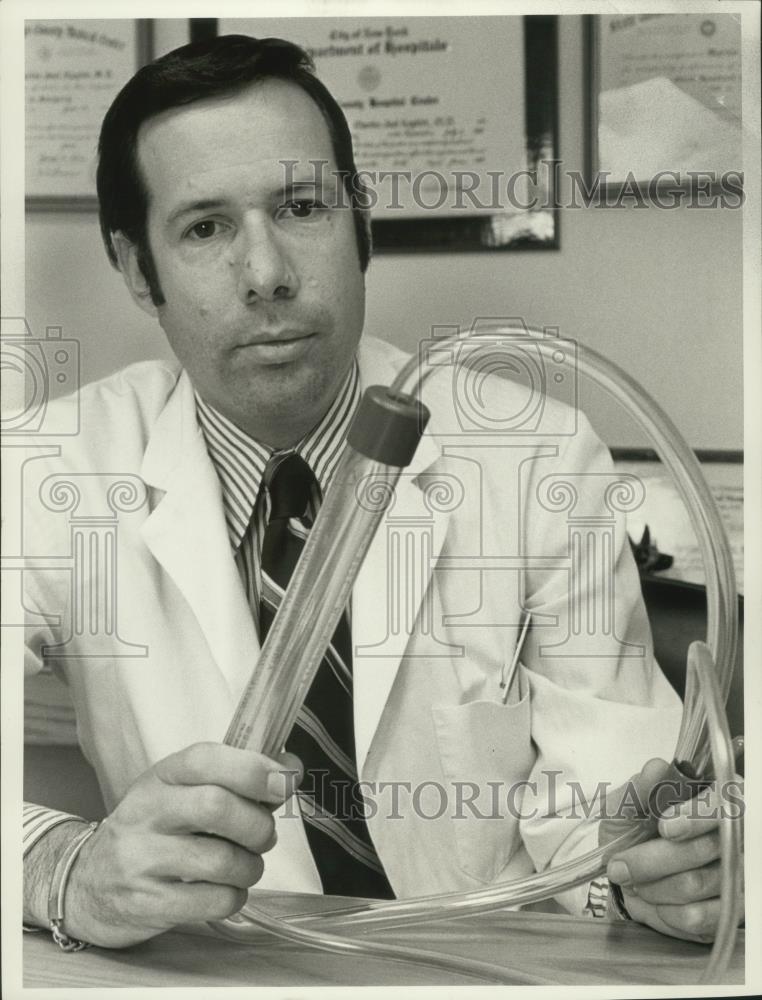 1978 Press Photo Dr. Martin J. Kaplitt, inventor of assistant heart - mjb76362 - Historic Images