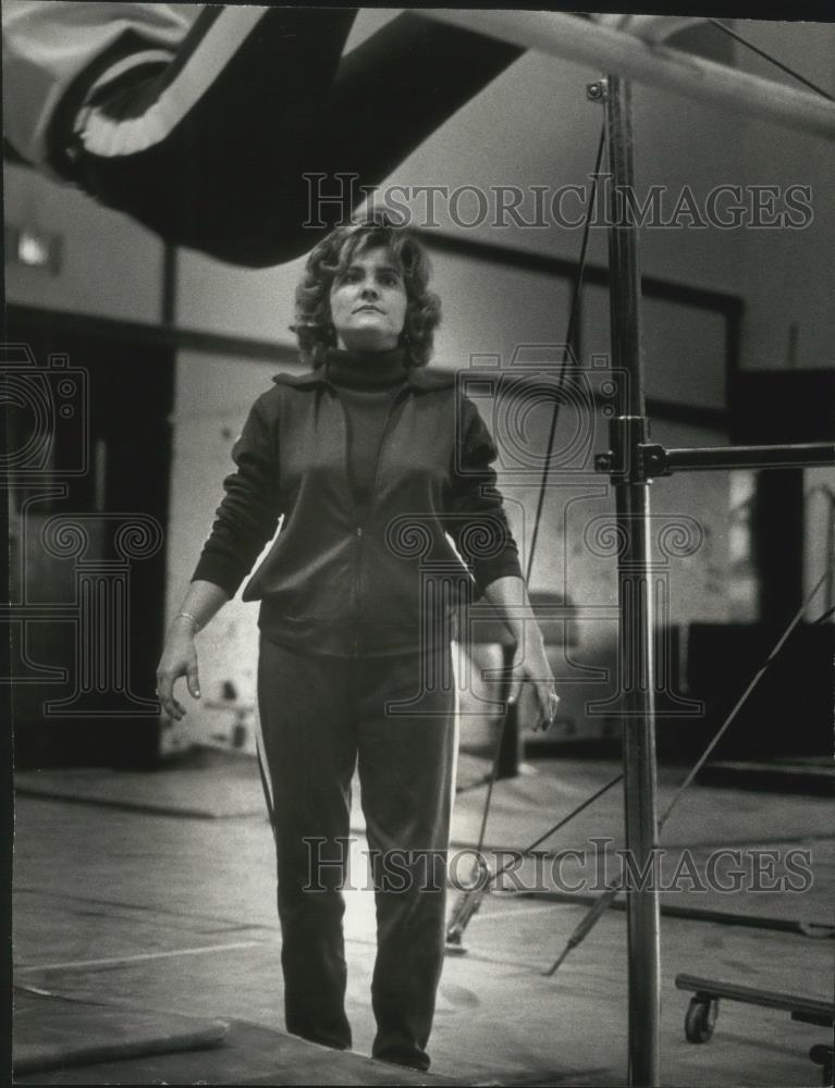 1977 Press Photo Mariane Kaslik, Racine Horlick High School gymnast coach, Wisc. - Historic Images