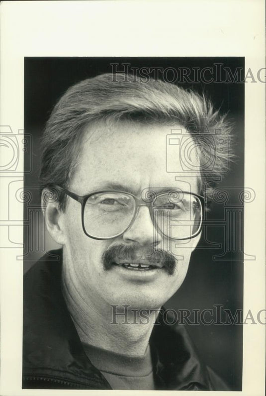 1986 Press Photo Wauwatosa East High School coach Randy Jacobsen - mjb76834 - Historic Images