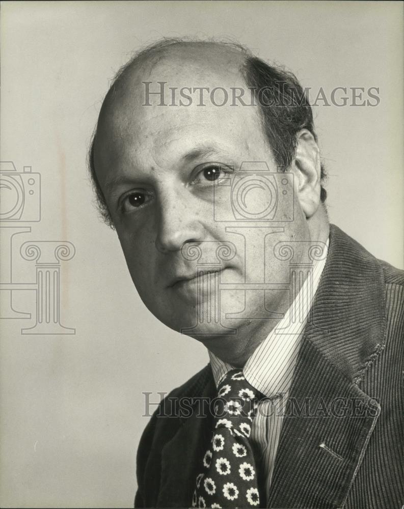 1980 Press Photo &quot;Knots Landing&quot; and &quot;Dallas&quot; creator and producer David Jacobs - Historic Images