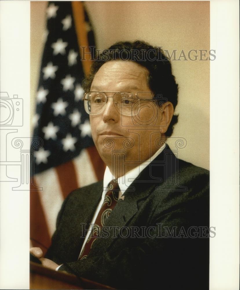 1993 Press Photo Wisconsin politician Peter Peshek next to the American flag - Historic Images