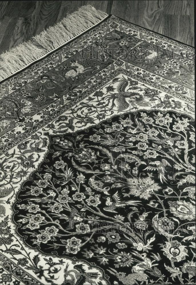 1990 Press Photo Persian Ispahan prayer rug for sale at George Kashou Company - Historic Images