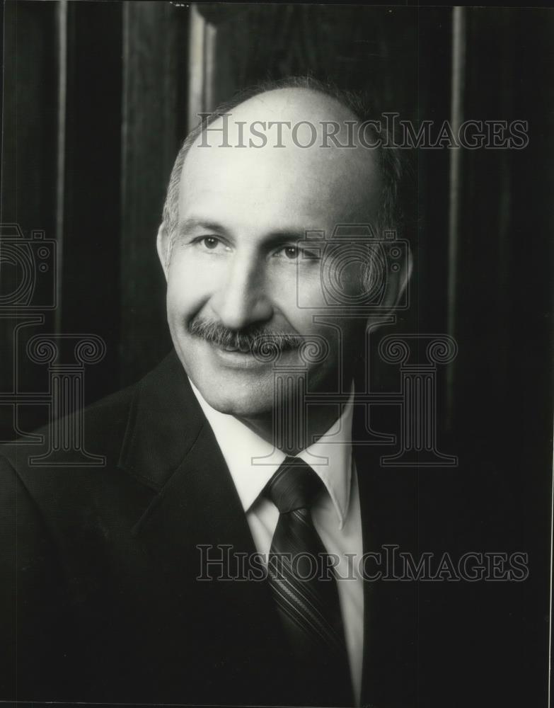 1989 Press Photo Lieutenant Roger Perlewitz, Mequon, Wisconsin Police Department - Historic Images