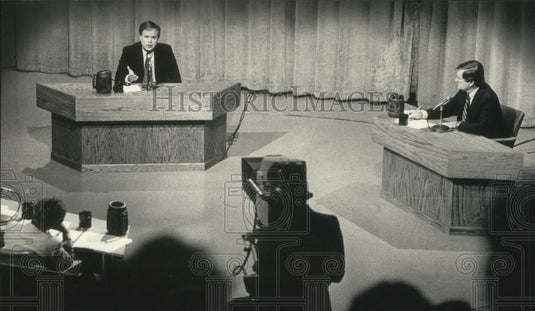 1986 Press Photo Senator Robert W Kasten Jr debates with opponent Ed Garvey - Historic Images