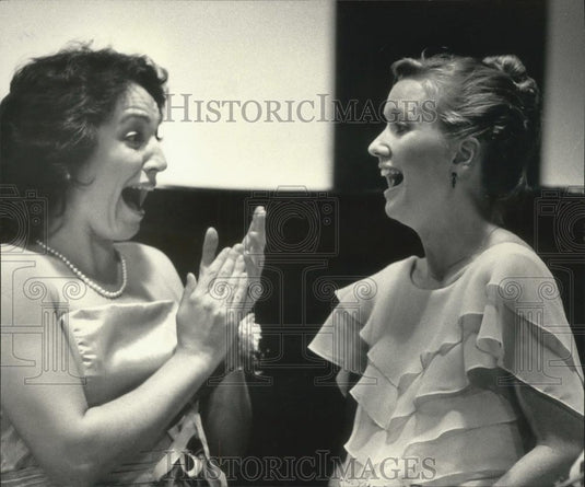 1984 Press Photo Theresa Chojnacki Congratulates the new Alice In Dairyland - Historic Images