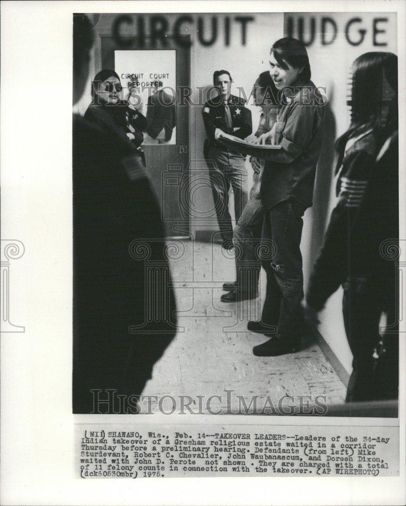 1975 Press Photo Indian preliminary hearing Gresham - RRV61787 - Historic Images