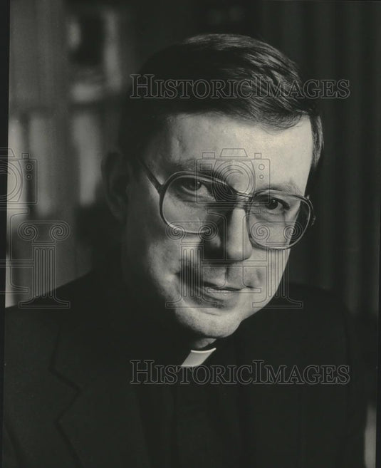 1984 Press Photo Father Jerome Hudziak, Saint Rita's, Milwaukee - mjb78088 - Historic Images