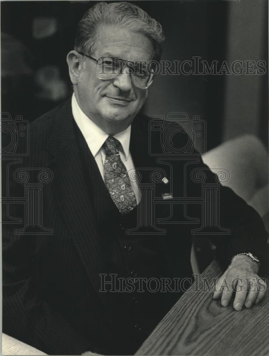 1987 Press Photo Art Petri, First Wisconsin National Bank, Milwaukee - mjb78150 - Historic Images
