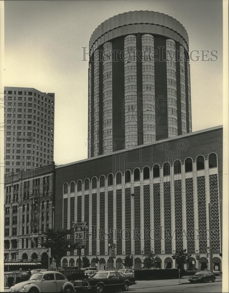 1984 Press Photo Pfister Hotel, Milwaukee, Wisconsin - mjb78154 - Historic Images