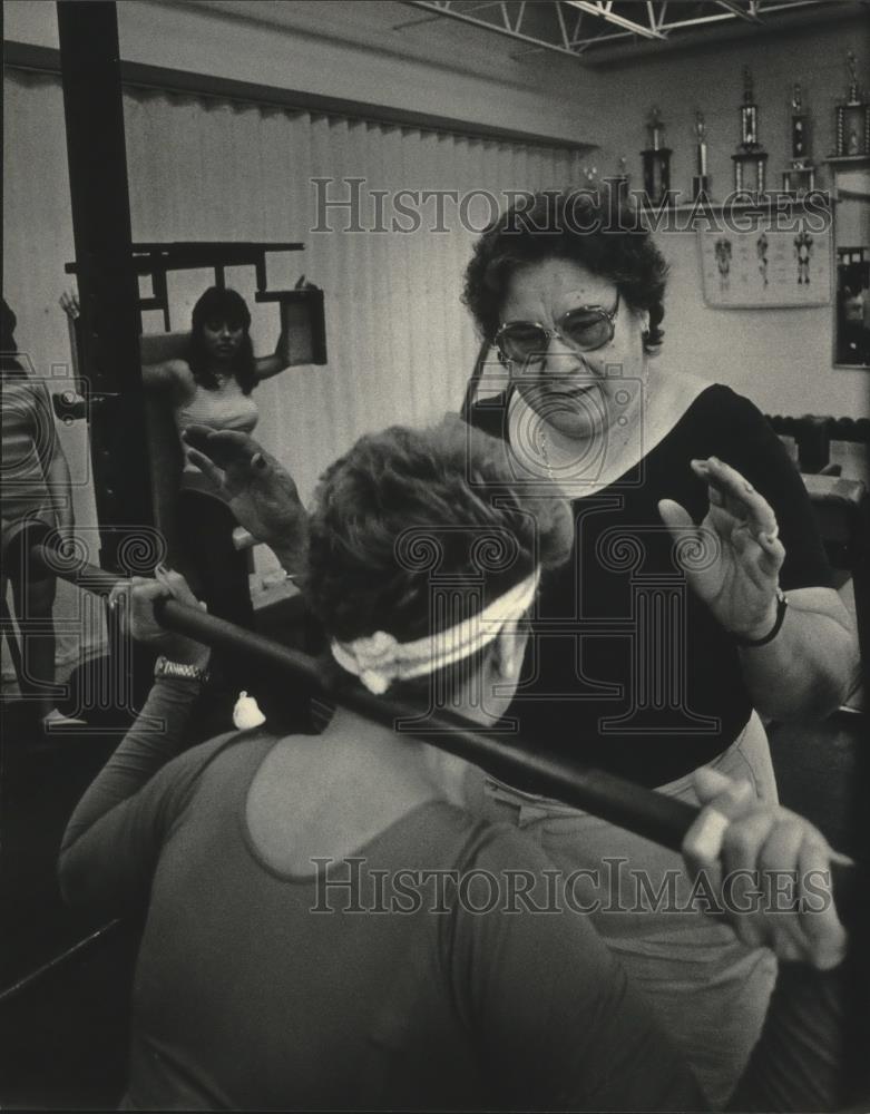 1985 Press Photo Enriqueta Gonzales at United Community Center Milwaukee - Historic Images