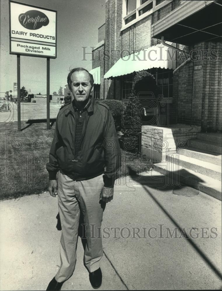 1988 Press Photo A plant closure left Herbert Thiel of Sheboygan out of work - Historic Images