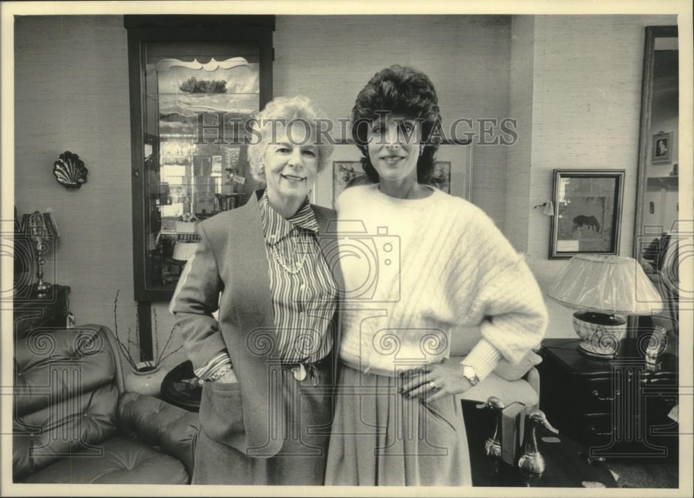 1985 Press Photo Betty Johnson &amp; Bonnie Timarac Mequon Interior Designers - Historic Images