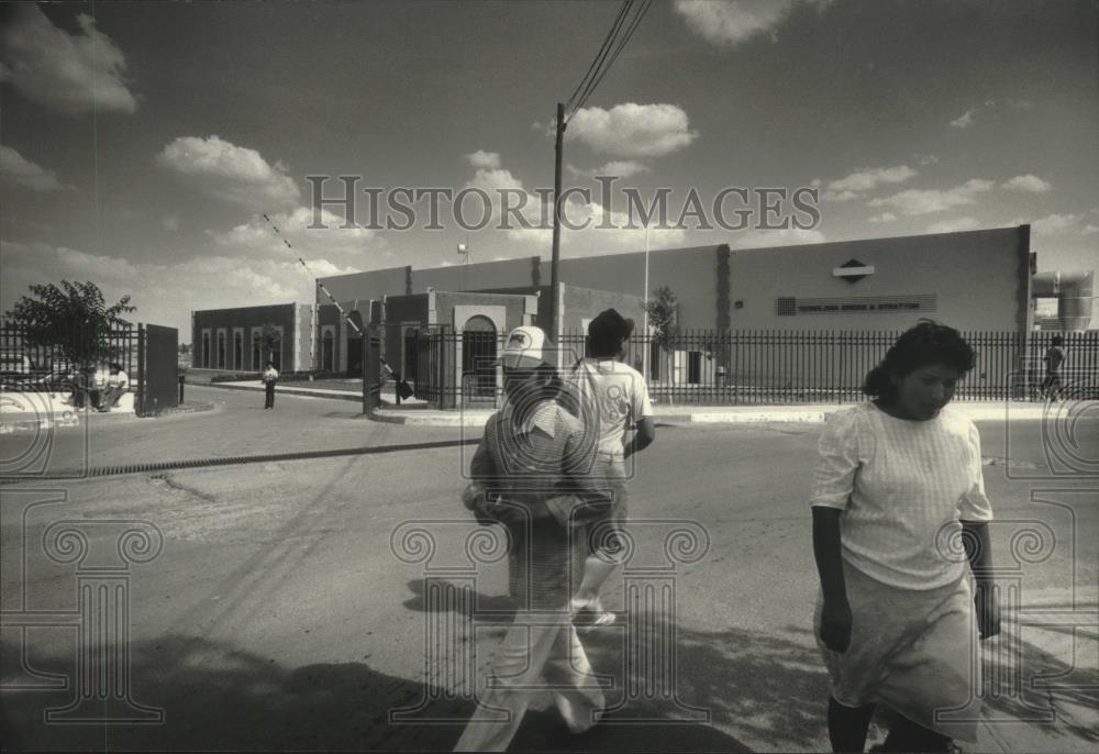 1991 Press Photo Briggs and Stratton in Mexico - mjb78639 - Historic Images