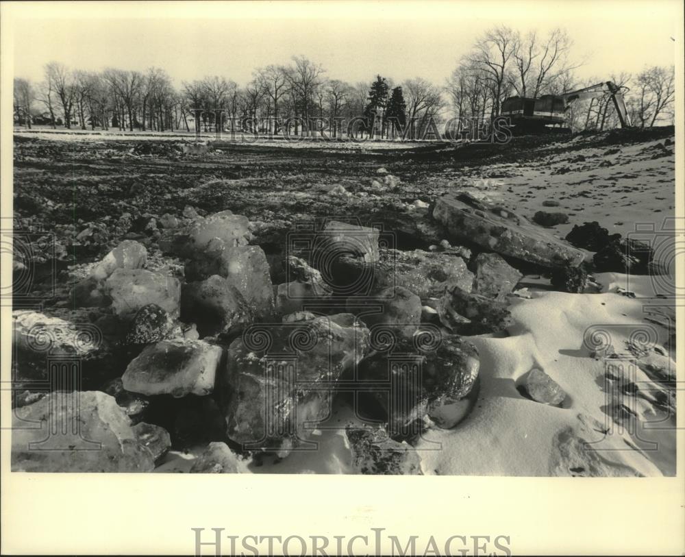 1985 Press Photo Dredging muck at Humboldt Park, Wisconsin - mjb78648 - Historic Images