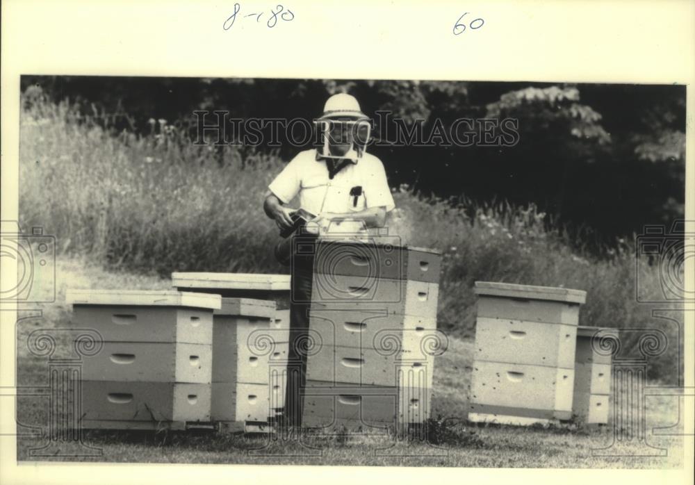 1985 Press Photo Beekeeper uses smoker to sedate bees in their hives - mjb78746 - Historic Images