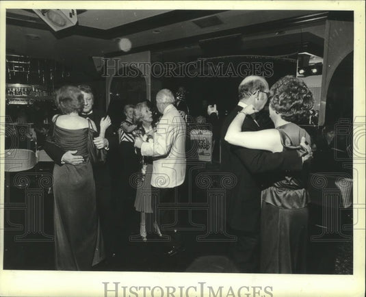 1981 Press Photo La Playa (Pfister Hotel) activities - mjb78894 - Historic Images