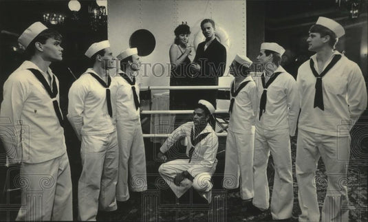 1986 Press Photo Models dressed 1920s garb and sailor outfits at Pfister Hotel - Historic Images