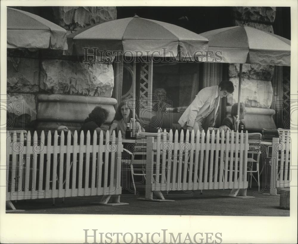 1978 Press Photo Pfister Hotel, Sedevalk Cafe - mjb78898 - Historic Images