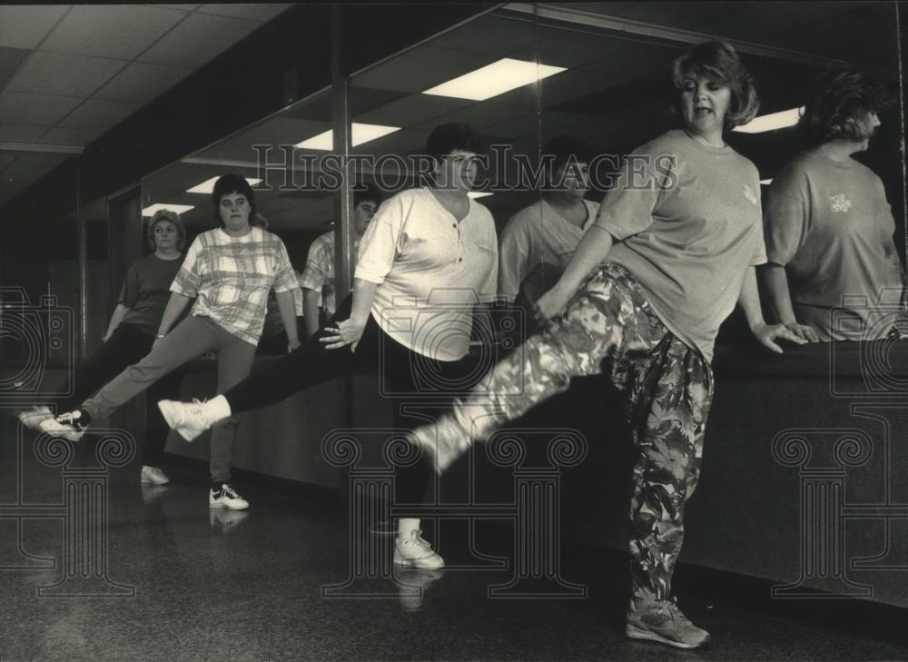 1992 Press Photo Dorothy Fare&#39;s Plus Size Exercise Class, South Shore YMCA - Historic Images