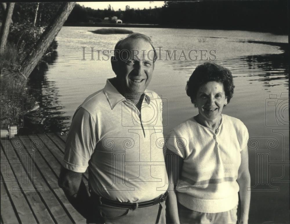 1987 Press Photo Edward Johnson Trego and Susan Rowan Lake group, St Croix River - Historic Images