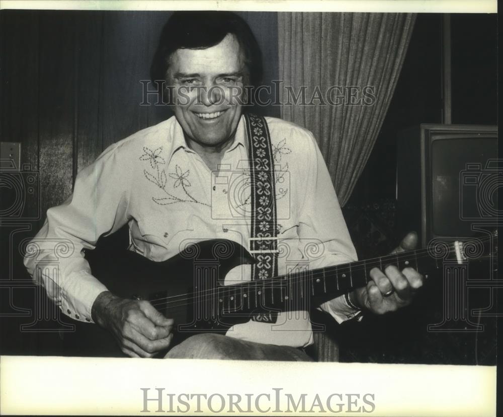 1983 Press Photo Rockabilly songster Larry Lee Phillipson of Amery - mjb79135 - Historic Images