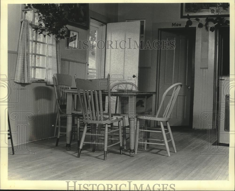 1981 Press Photo Bloom&#39;s Tavern oldest tavern in Phillips, Wisconsin. - Historic Images