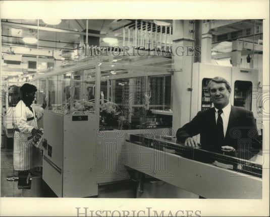 1988 Press Photo Allen-Bradley's J. Tracy O'Rourke. - mjb79167 - Historic Images