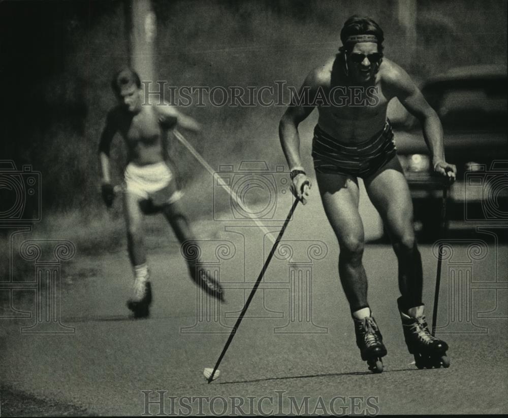 1986 Press Photo Rollerblades, Mark O&#39;Conner, and Rick Callies work out - Historic Images