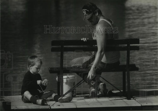 1993 Press Photo Waukesha's Dave Zisky & his son, Dave fish at South Shore Park - Historic Images