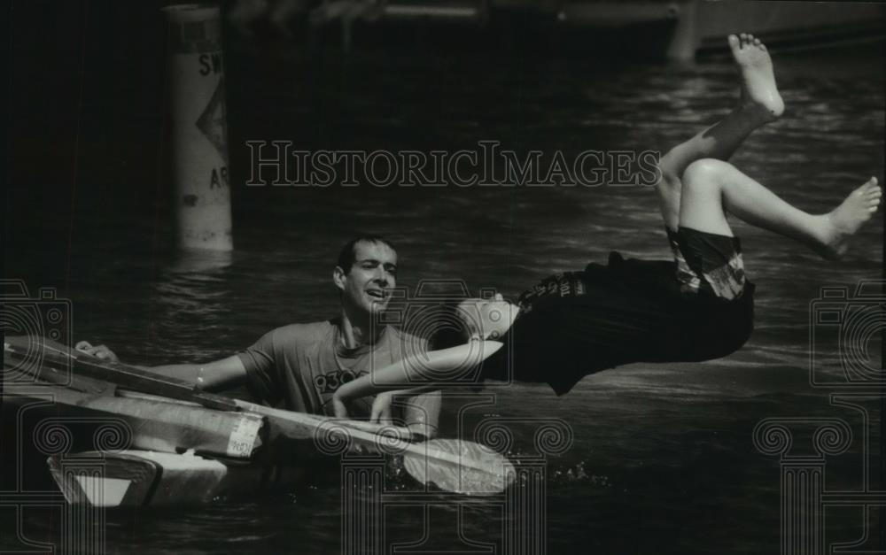 1993 Press Photo Vincent &amp; Richard Wruk won Cardboard Cup Regatta at South shore - Historic Images